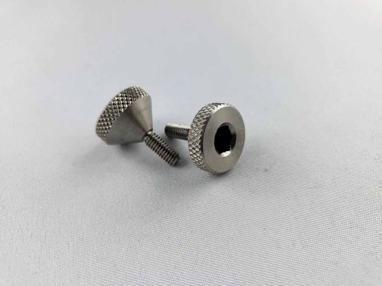 THUMB SCREW