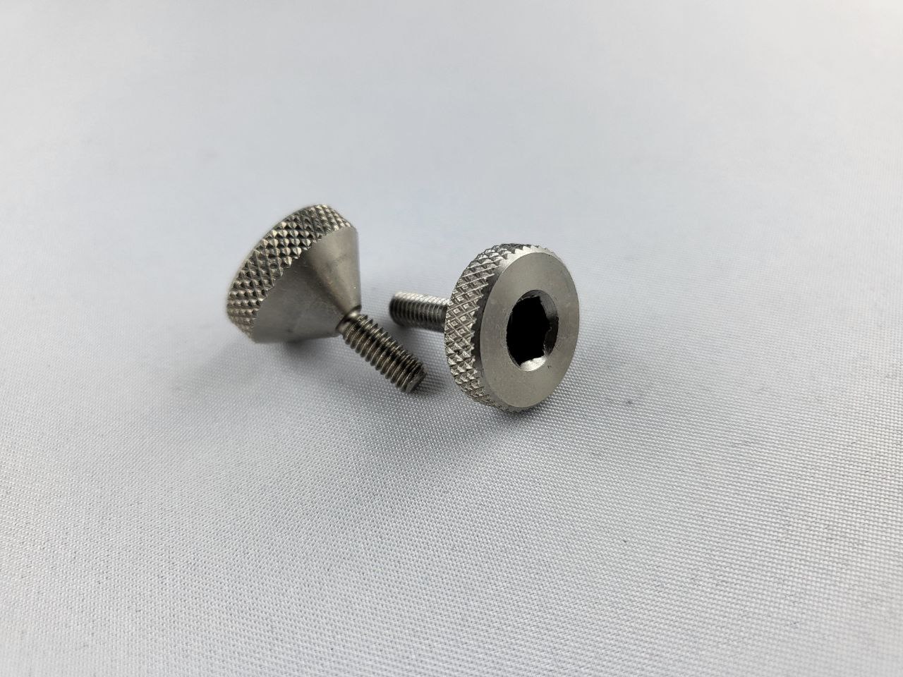 THUMB SCREW, M4 X 0.7 THUMB SCREW, M4 X 0.7